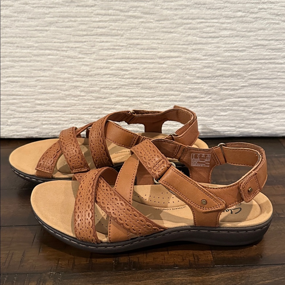 Clarks Women's Brown Strappy Sandals NIB - Picture 3 of 6